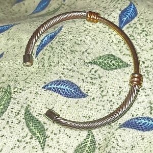 Vintage two toned spiral style